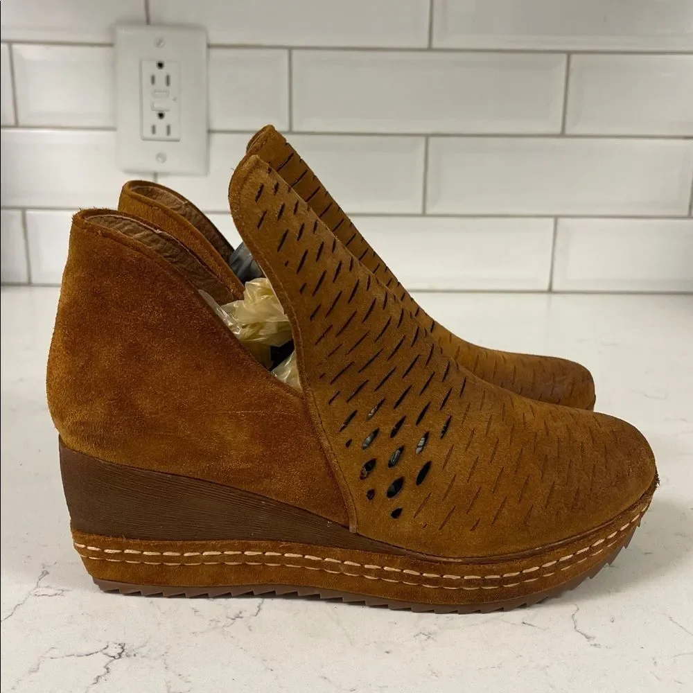 ANTELOPE TIFFANY Women's Tan Wedge Ankle Boots Euro 38 US 7-7.5